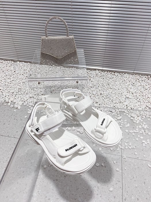 발렌시아가 샌들