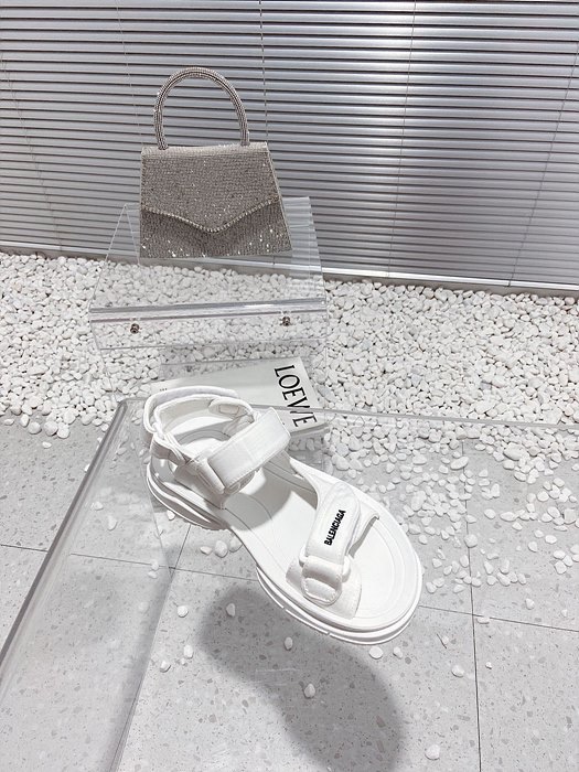 발렌시아가 샌들