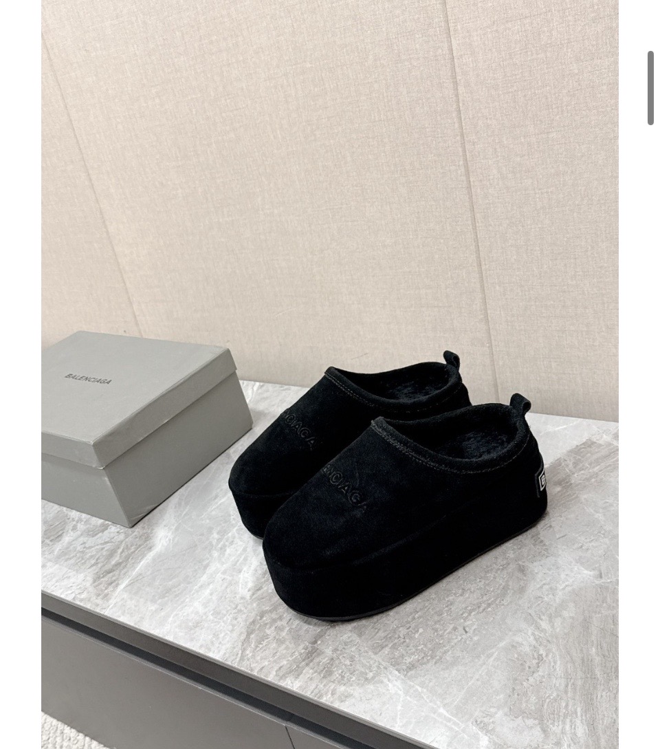 발렌시아가 알래스카 플랫폼 뮬