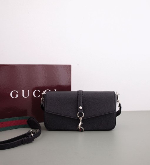 (국내배송) 구찌 Small crossbody bag with hook closure