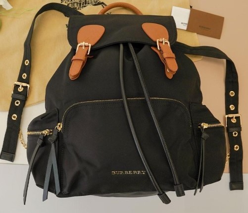 (국내배송) 버버리 테크니컬 나일론 미듐 럭색 여성 백팩