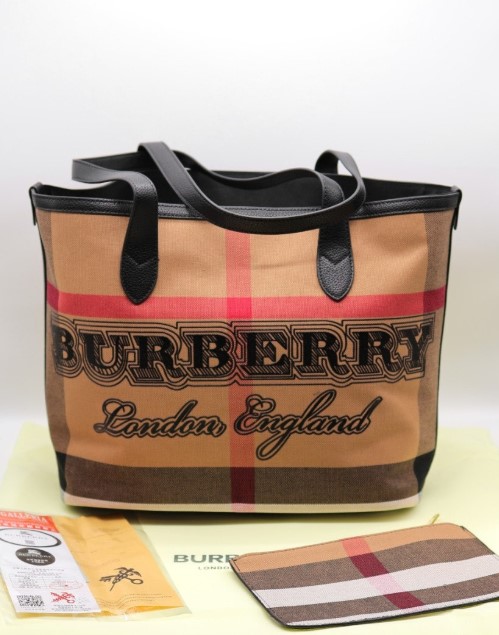 (국내배송) 버버리 두들 캔버스 리버시블 쇼퍼백 파우치 세트