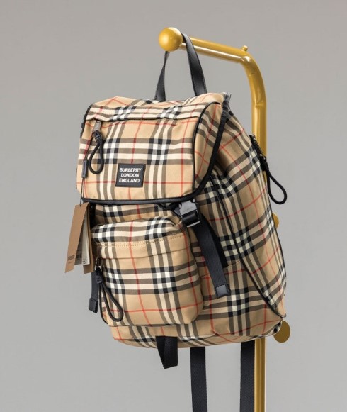 (국내배송) 버버리 로고 프린트 에코닐 백팩