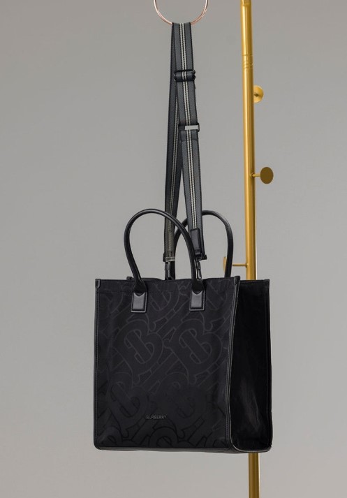 (국내배송) 버버리 모노그램 자카드 토트백