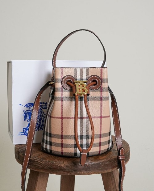 (국내배송) 버버리 TB 미니 체크 버킷 백