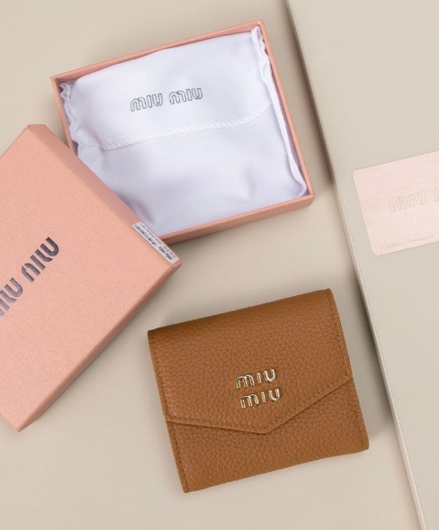 (국내배송) 미우미우 가죽 반지갑