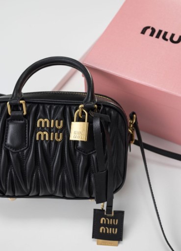 (국내배송) 미우미우 아르카디 마테라쎄 나파 가죽백