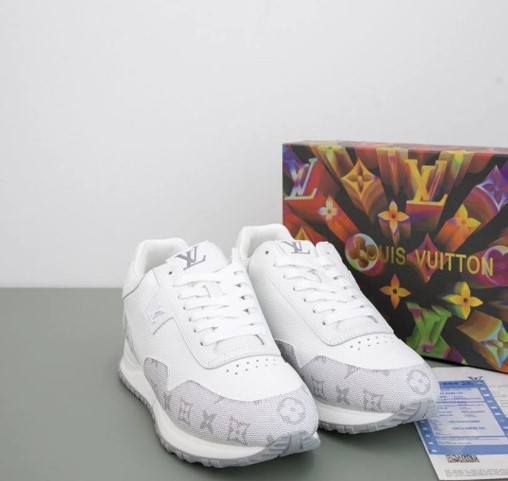 (국내배송) 루이비통 런 어웨이 스니커즈