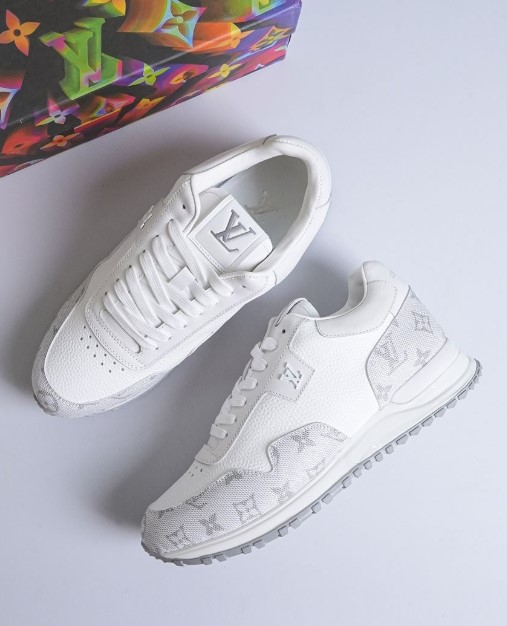 (국내배송) 루이비통 런 어웨이 스니커즈