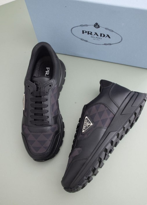 (국내배송) 프라다 25SS 다이아몬드 패턴 가죽 스니커즈