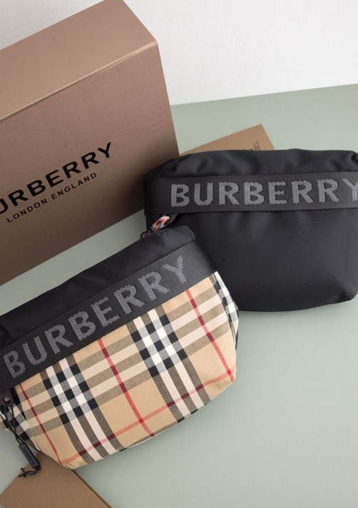 (국내배송) 버버리 클래식 체크 벨트 백