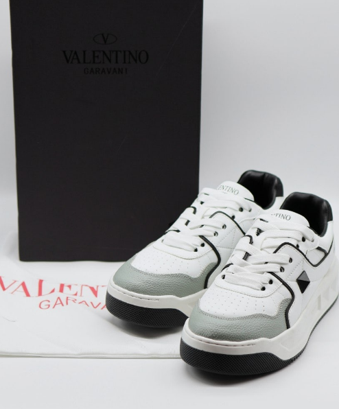 (국내배송) 발렌티노 원스터드 레더 스니커즈