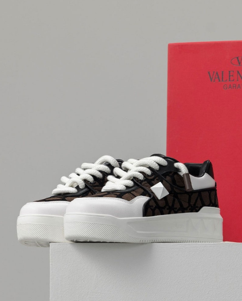 (국내배송) 발렌티노 원 스터드 XL 스니커즈