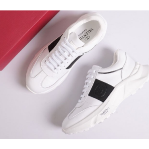 (국내배송) 발렌티노 남성 스터드 로우탑 스니커즈