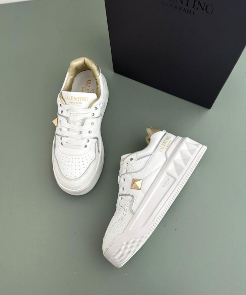 (국내배송) 발렌티노 가라바니 XL 원 스터드 플랫폼 스니커즈