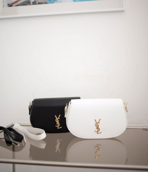 (국내배송) 생로랑 박스 볼테르 백