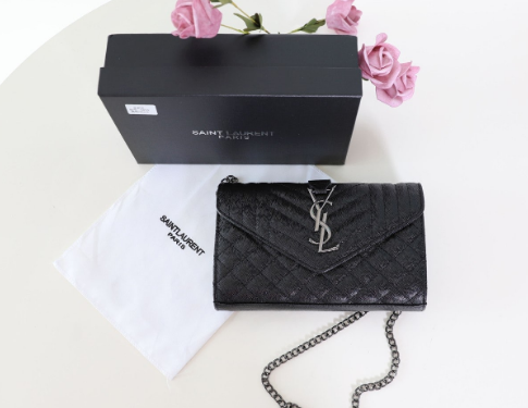 (국내배송) 생로랑 빈티지 블랙 카프스킨 마틀라세 엔벨로프 모노그램 은장 체인백