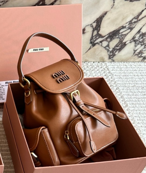 (국내배송) 미우미우 멀티포켓 크로스 모던 백팩