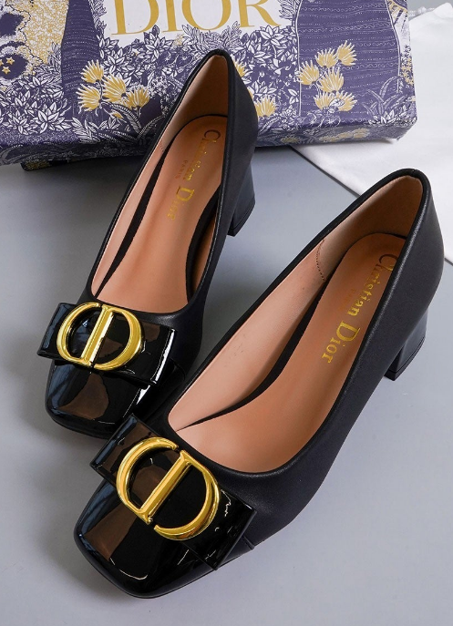 (국내배송) 디올 CD 금장 로고 펌프스 힐