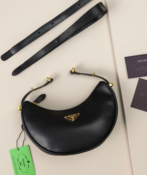 (국내배송) 프라다 아르케 가죽 숄더백