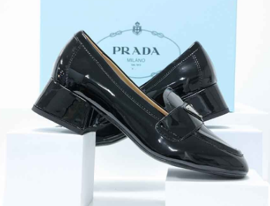 (국내배송) 프라다 삼각로고 펌프스 구두