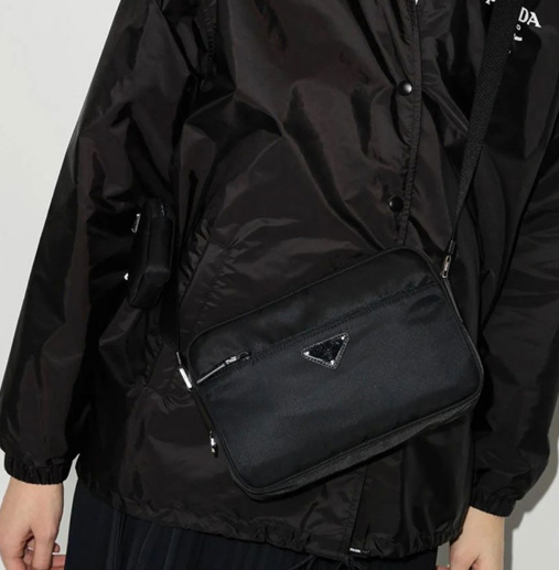 (국내배송) 프라다 트라이앵글 로고 리나일론 크로스 메신저백