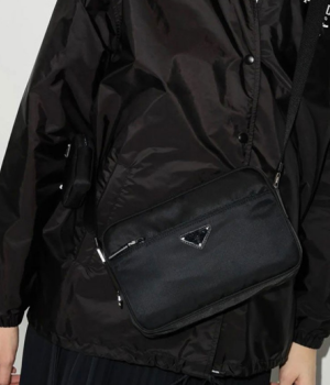 (국내배송) 프라다 트라이앵글 로고 리나일론 크로스 메신저백