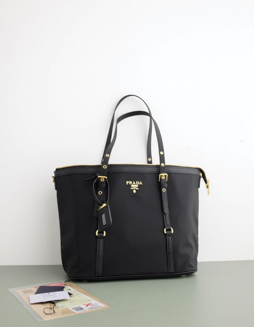 (국내배송) 프라다 포코노 블랙 쇼퍼백