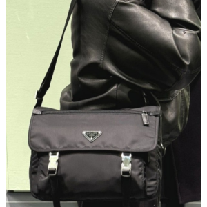 (국내배송) 프라다 삼각로고 테수토 포코노 나일론 메신저백
