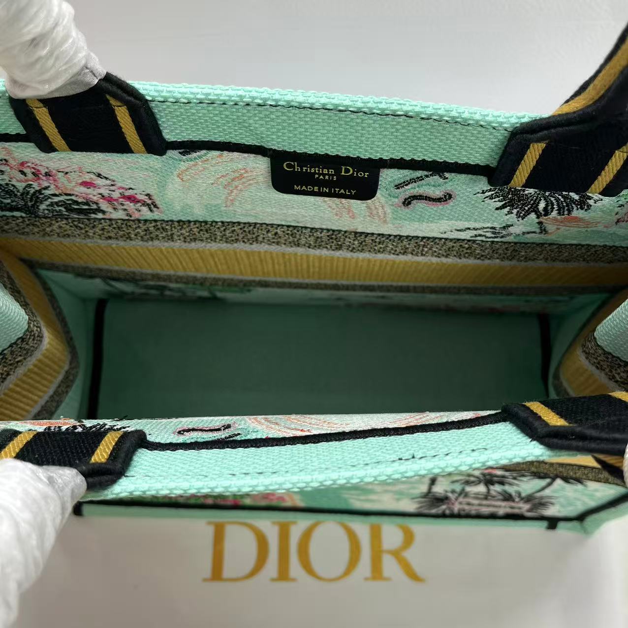 최*연님 디올 스몰 북토트백 검품 및 출고