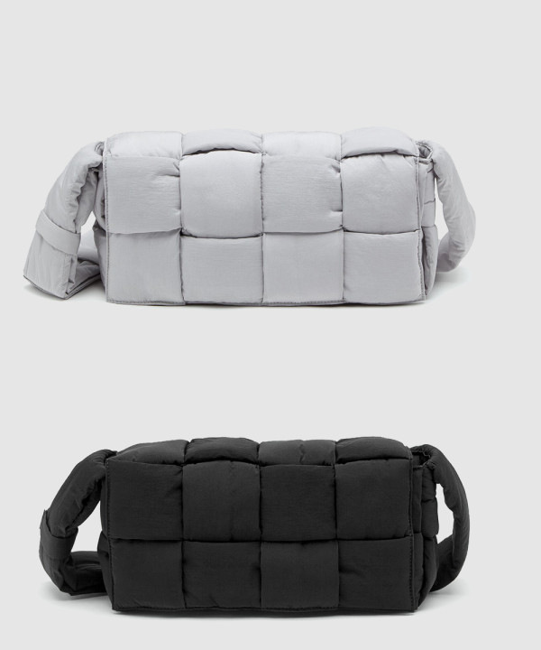 보테가베네타 패디드 테크 카세트백 628951