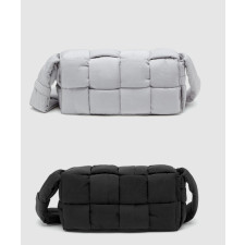 보테가베네타 패디드 테크 카세트백 628951