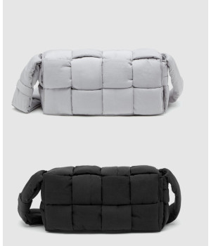 보테가베네타 패디드 테크 카세트백 628951