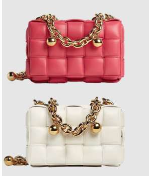 보테가베네타 체인 카세트백 680070