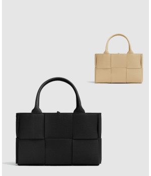 보테가베네타 미니 아르코 토트 709337