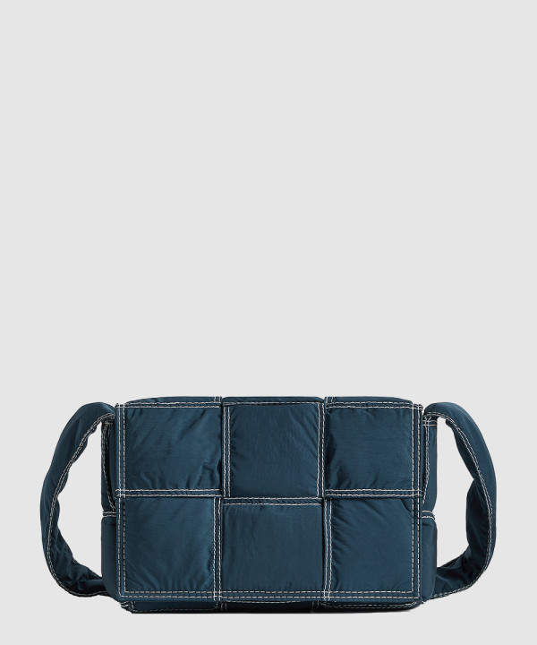 보테가베네타 스몰 패딩 테크 카세트 795675