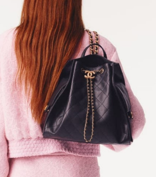 (국내배송) 샤넬 25 미디엄 백팩 그레인드 카프스킨 금장 블랙