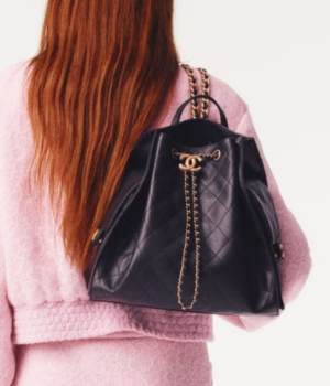 (국내배송) 샤넬 25 미디엄 백팩 그레인드 카프스킨 금장 블랙