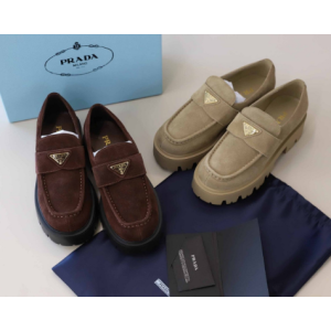 (국내배송) 프라다 여성 스웨이드 로퍼