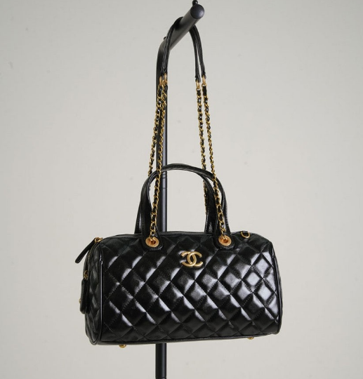 (국내배송) 샤넬 볼링백 크럼플드 카프스킨 골드 메탈 블랙