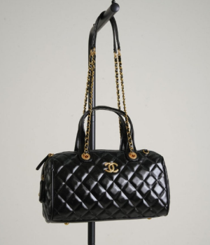 (국내배송) 샤넬 볼링백 크럼플드 카프스킨 골드 메탈 블랙