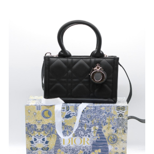 (국내배송) 디올 북토트 미니 레더 레이디 Dior 까나쥬 크로스백