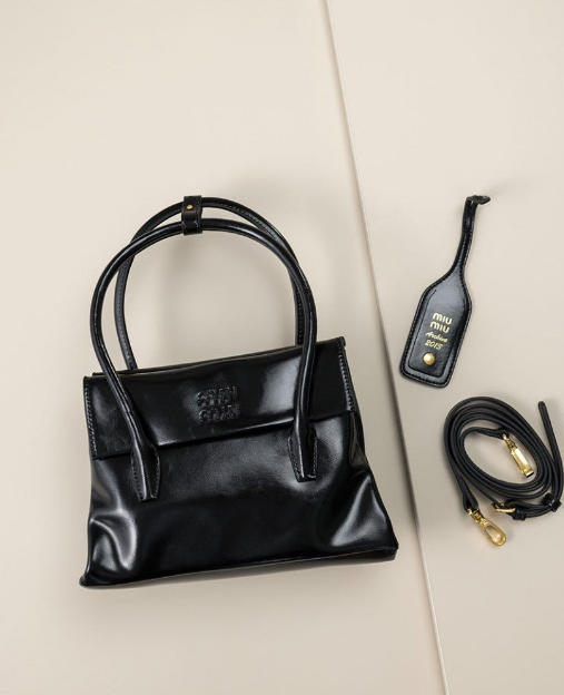 (국내배송) 미우미우 솔리테르 광택 가죽 백