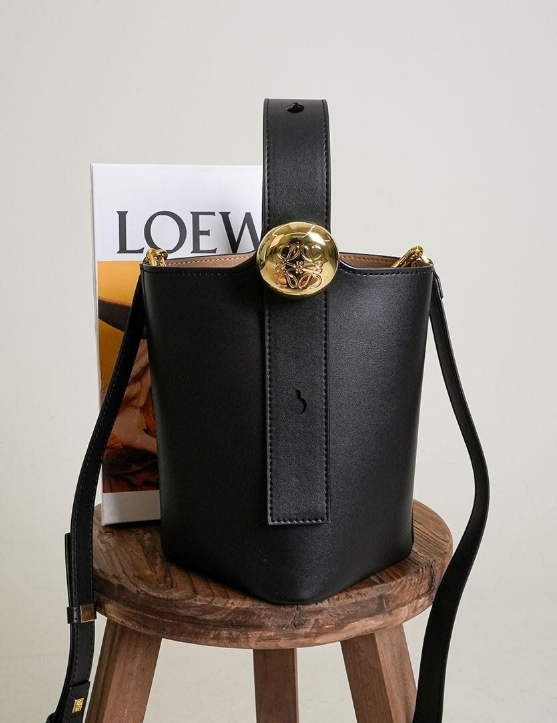 (국내배송) 로에베 미니 페블 버킷백