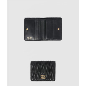 미우미우 마테라쎄 나파 가죽 반지갑 5MV204