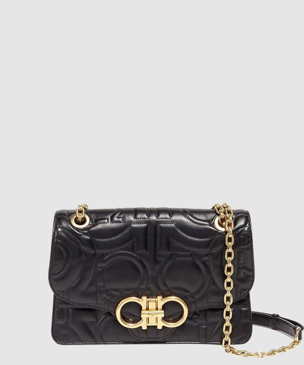 페라가모 간치니 퀄팅 플랩백 21H168