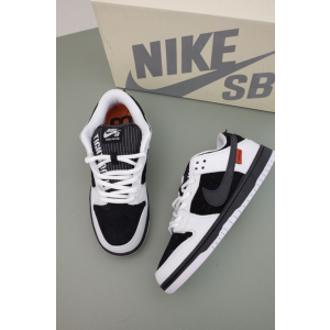 (국내배송) 나이키 Nike x Tightbooth SB Dunk Low Pro Black and White