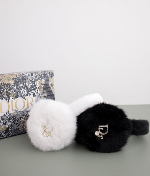 (국내배송) 디올 금장 로고 퍼 귀마개