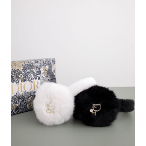 (국내배송) 디올 금장 로고 퍼 귀마개