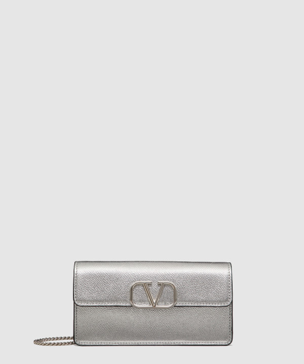 발렌티노 브이로고 시그니처 메탈릭 그레인 카프스킨 체인 지갑